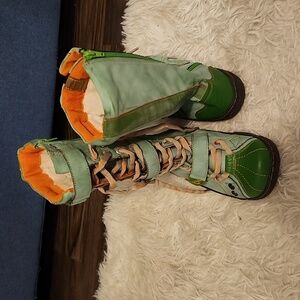 Like new ashoe mid calf walking boot